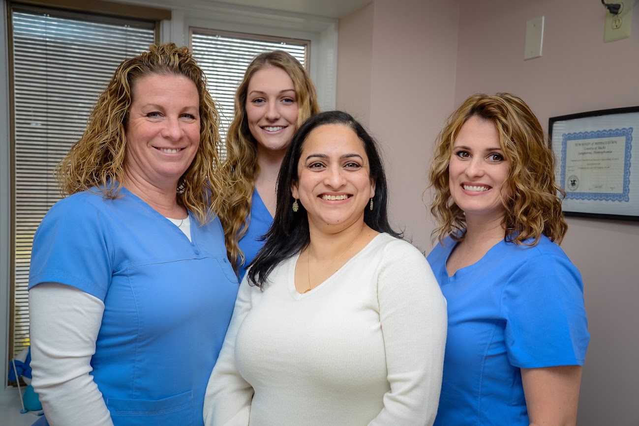 La Dra. Kaul y el equipo de Lofts Dental Care